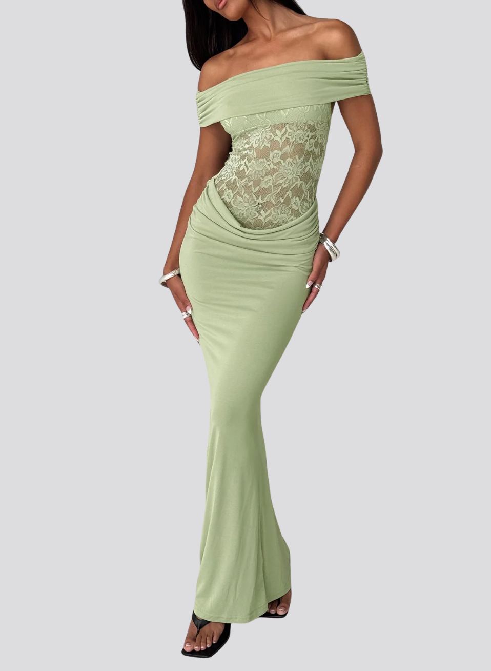 ROBE LONGUE MOULANTE VERTE À COL BARDOT à col bardot