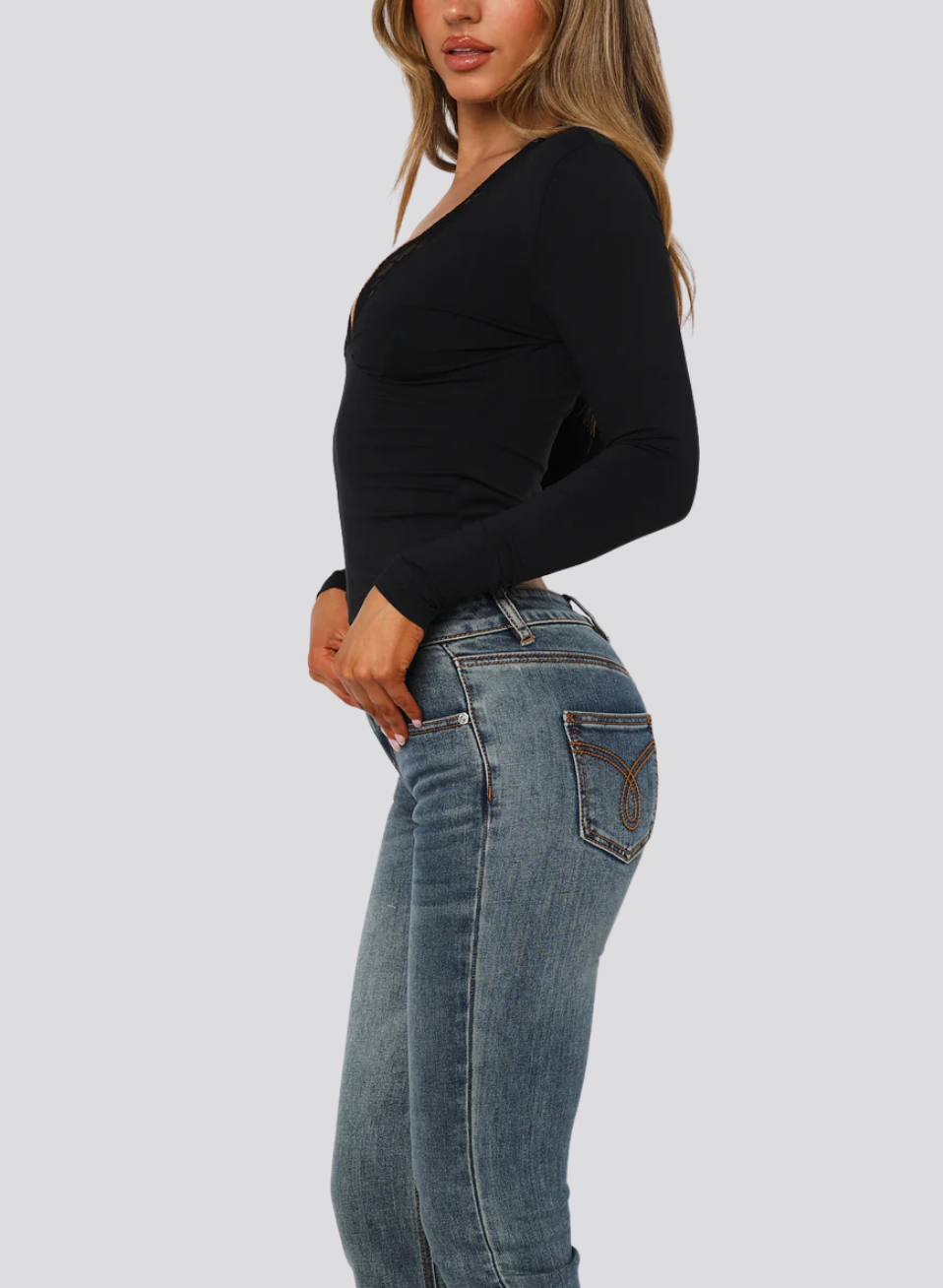 TOP MANCHES LONGUES AVEC DÉTAIL EN DENTELLE