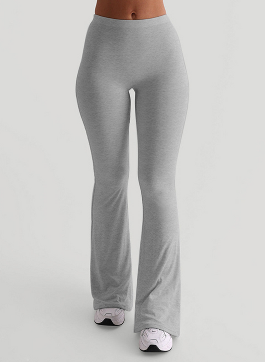 PANTALON ÉVASÉ PRÈS DU CORPS