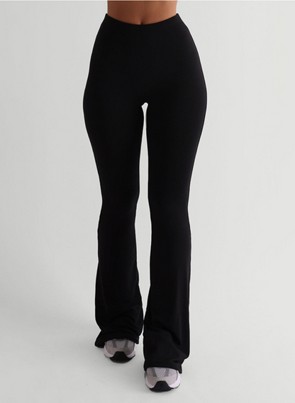 PANTALON ÉVASÉ PRÈS DU CORPS